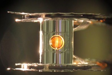 Điều khiển phản ứng nhiệt hạch bằng laser